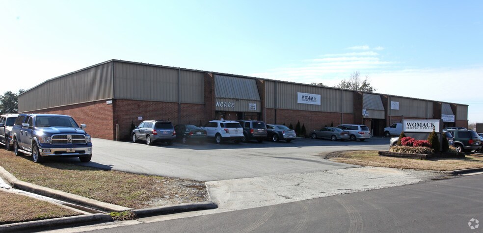 More Photos Of 3707 Alliance Dr, Greensboro Warehouse For Lease