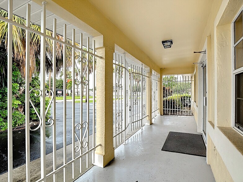 More Photos Of 45 Bryan Ave, LaBelle Medical For Sale