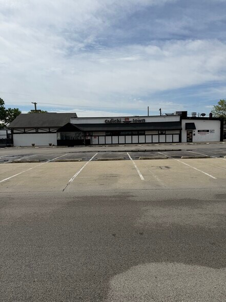 More Photos Of 3600 W North Ave, Stone Park Restaurant For Sale