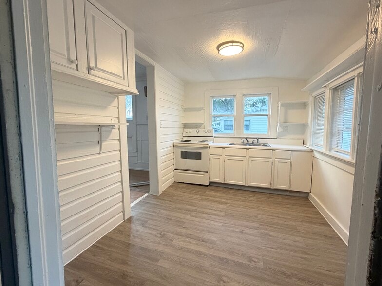 More Photos Of 324 N Orange St, New Smyrna Beach Multifamily For Sale