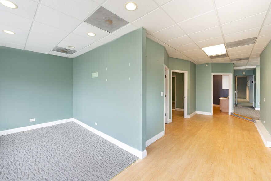 More Photos Of 5355-5365 W Devon Ave, Chicago Storefront For Lease