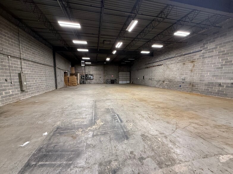 More Photos Of 16 Passaic Ave, Fairfield Warehouse For Lease