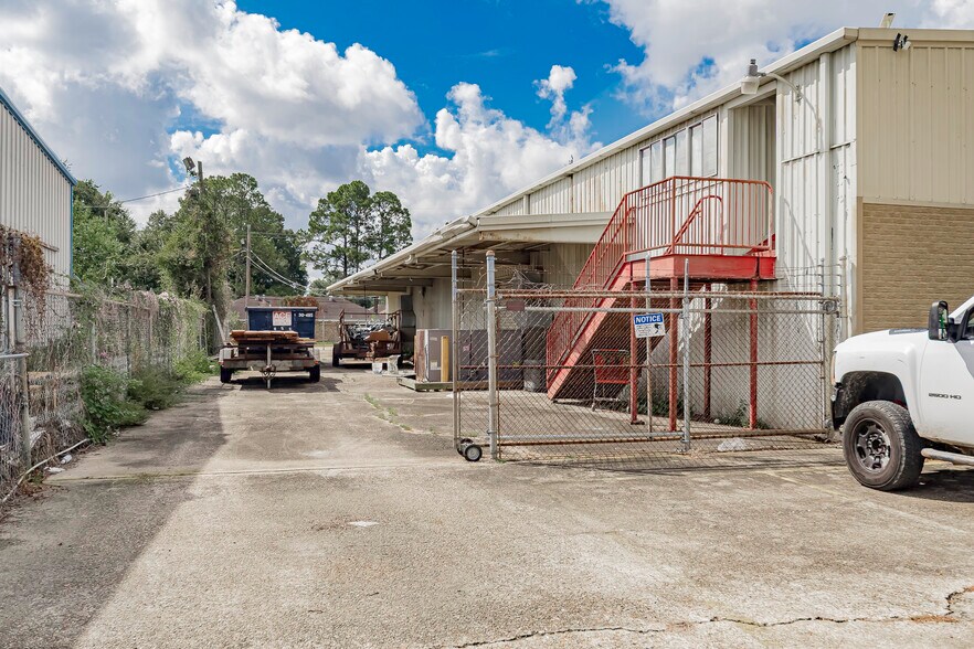 More Photos Of 9170 S Choctaw Dr, Baton Rouge Warehouse For Lease
