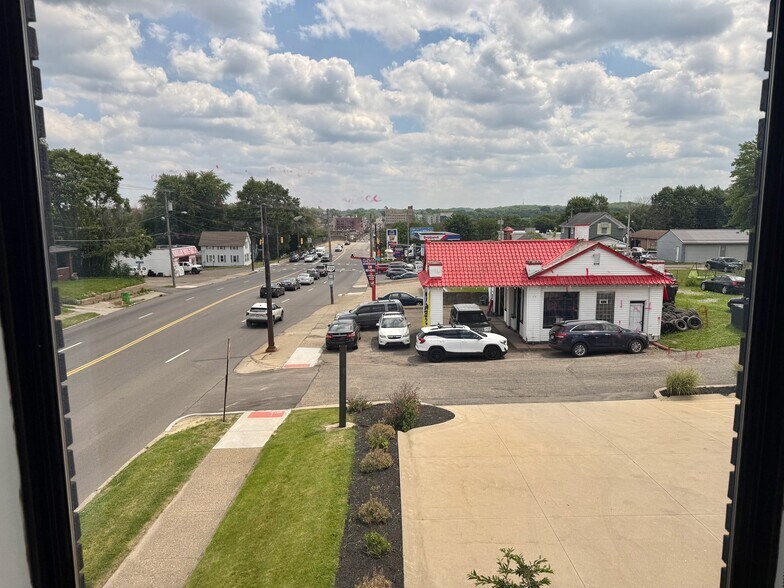 More Photos Of 641 Lincoln Way W, Massillon Showroom For Lease
