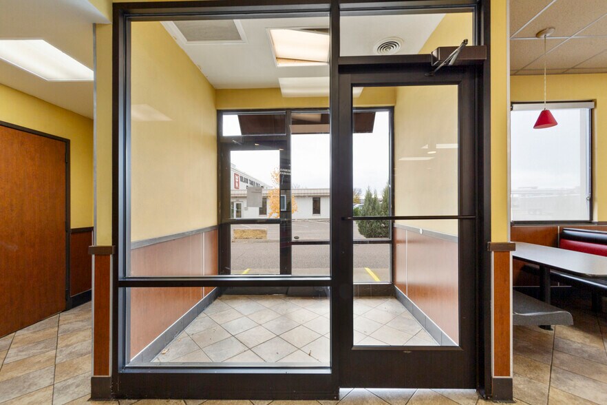 More Photos Of 101 W Lind St, Mankato Fast Food For Sale