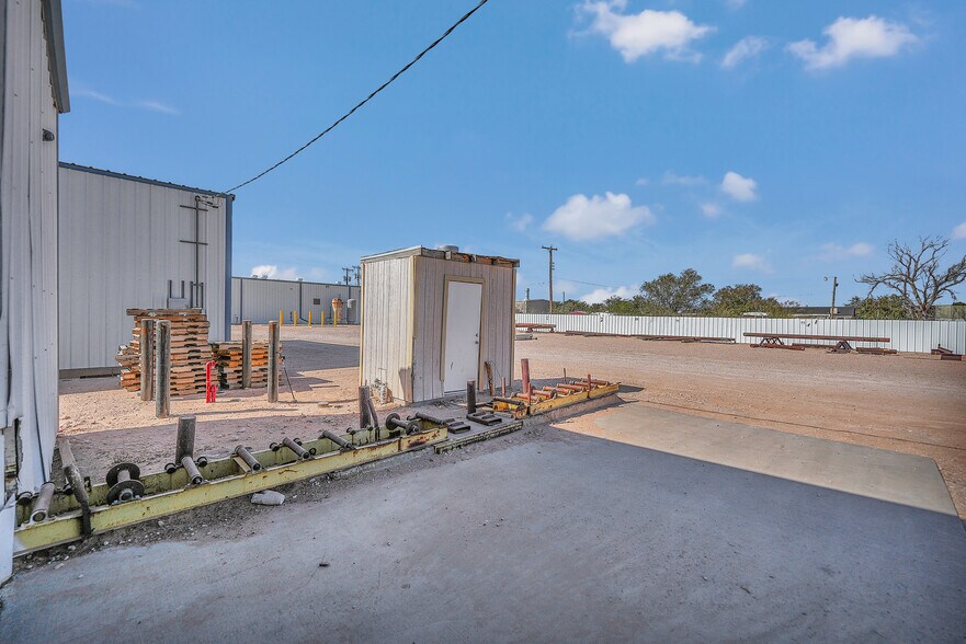 More Photos Of 2110 W 44th St, Odessa Industrial For Sale