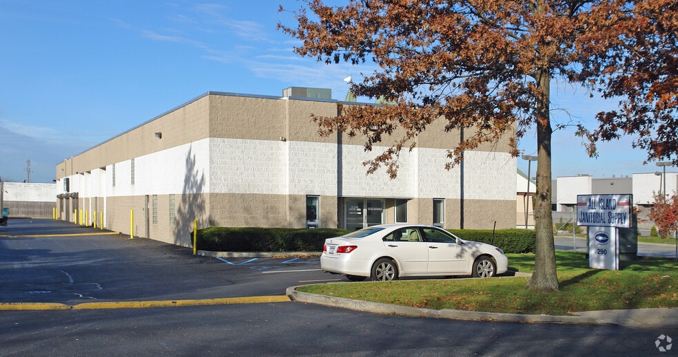 Primary Photo Of 290 Knickerbocker Ave, Bohemia Warehouse For Lease