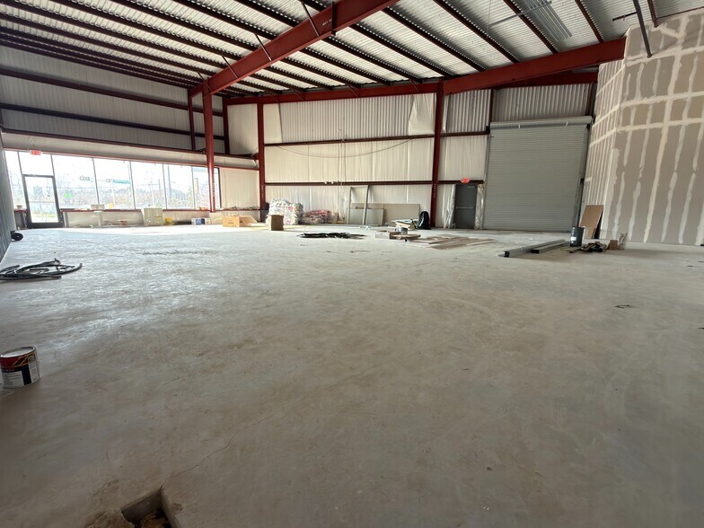 More Photos Of 14211 Hiram Clarke Rd, Houston Storefront For Lease