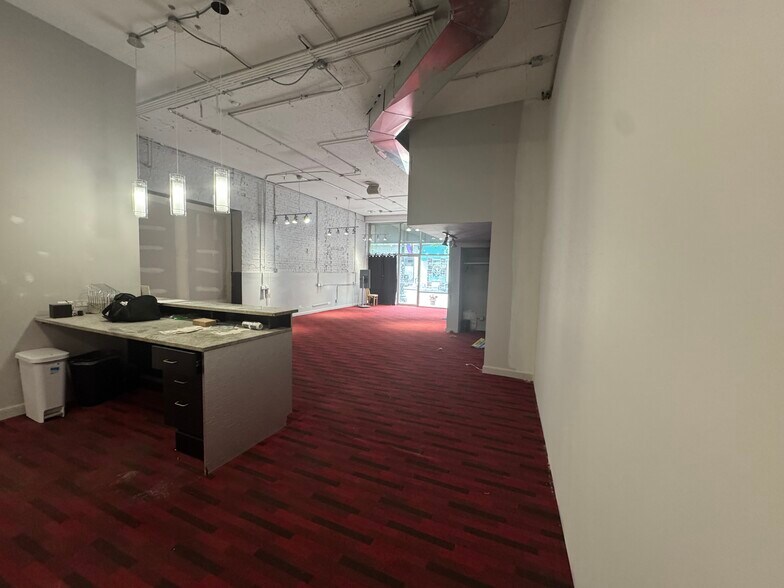 More Photos Of 906 W Belmont Ave, Chicago Medical For Lease