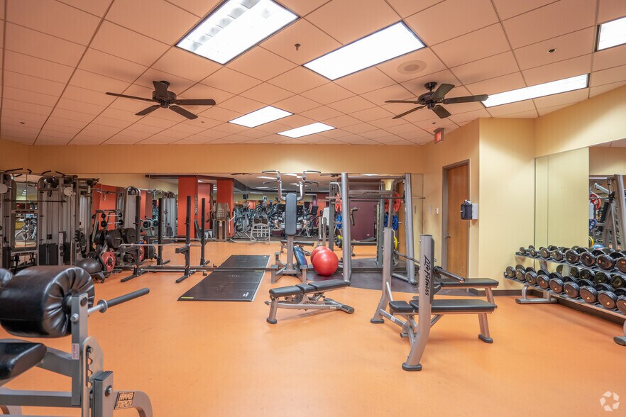 More Photos Of 301 Commerce St, Fort Worth Office For Lease