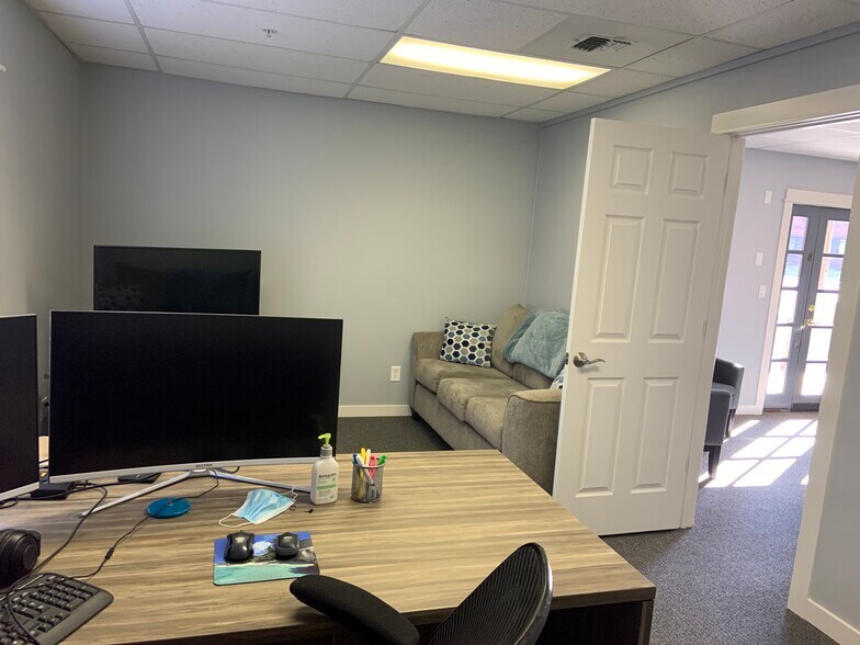 More Photos Of 225 SW Scalehouse Loop, Bend Office For Lease