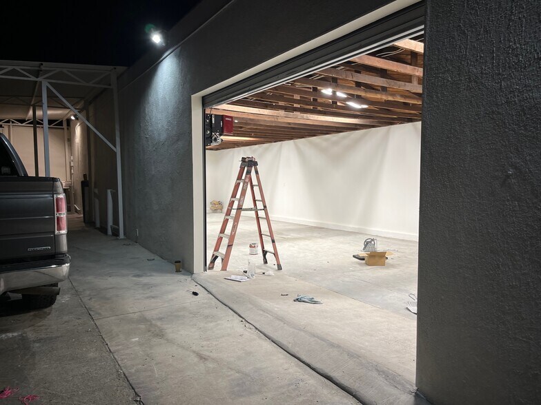 More Photos Of 123 E C St, Wilmington Warehouse For Sale