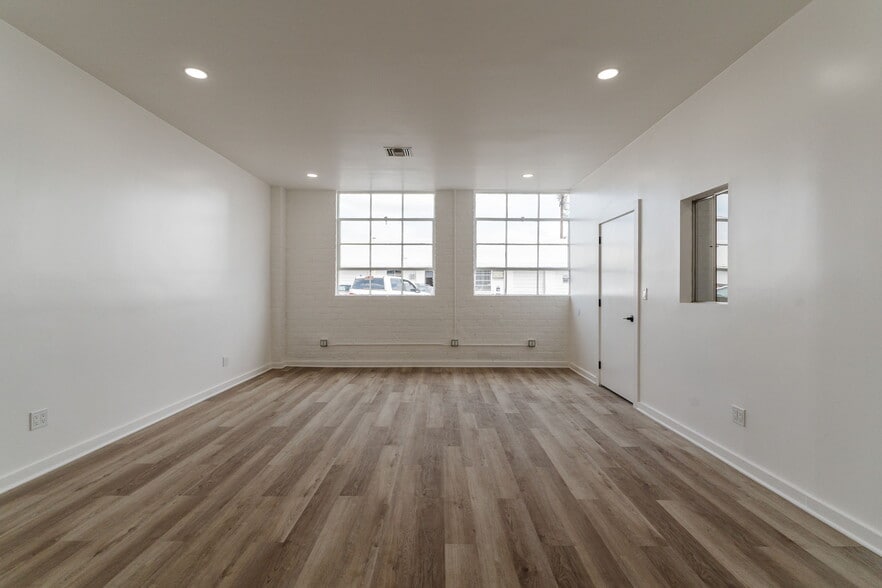 More Photos Of 8210 Lankershim Blvd, North Hollywood Warehouse For Lease