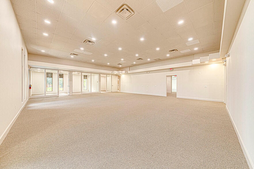 More Photos Of 2803 S Bay St, Eustis Medical For Sale