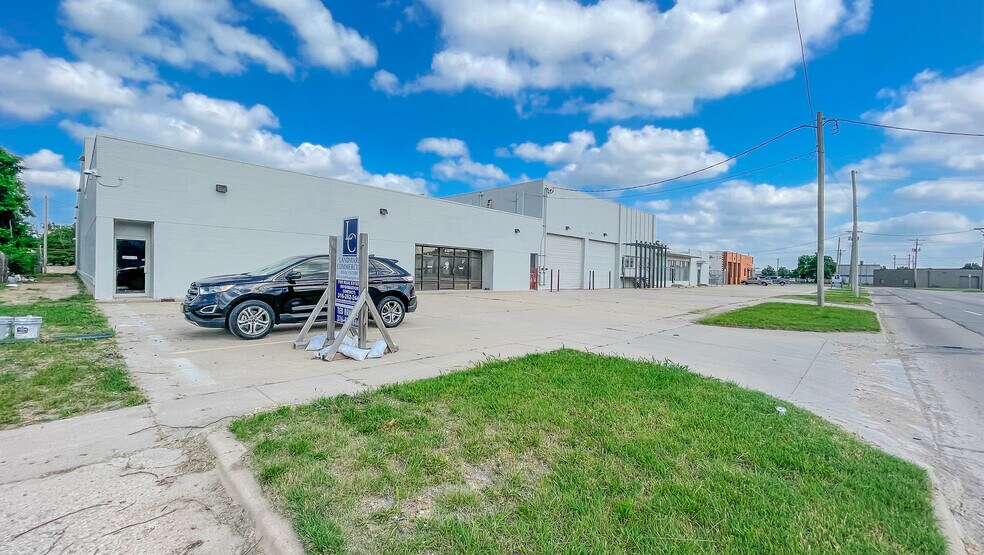 More Photos Of 926-930 N Mosley Ave, Wichita Warehouse For Lease