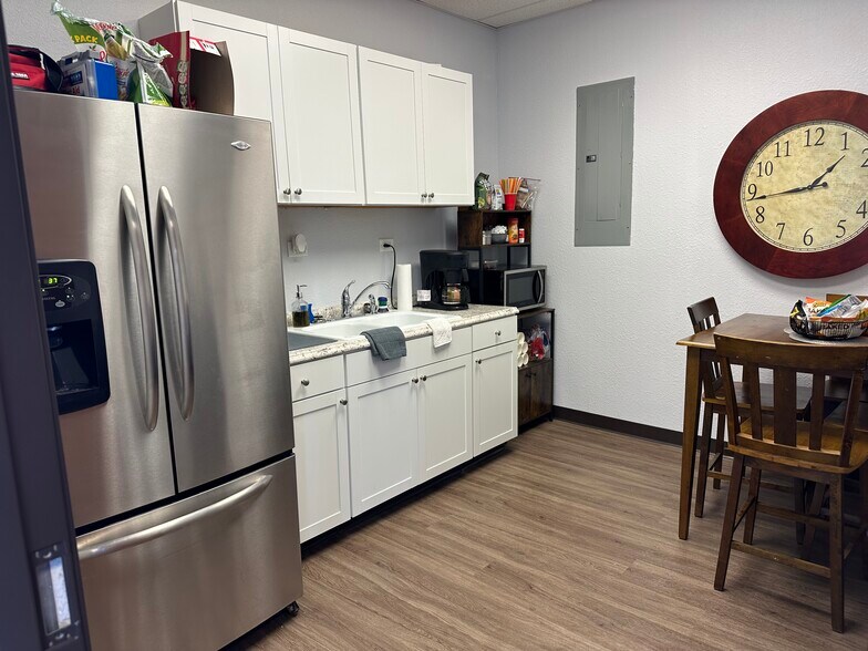 More Photos Of 1705 N Main St, Cleburne Auto Dealership For Lease