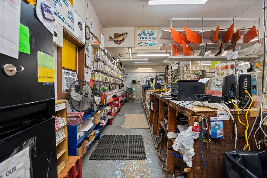 More Photos Of 6797 W Lakeshore Dr, Port Clinton Freestanding For Sale