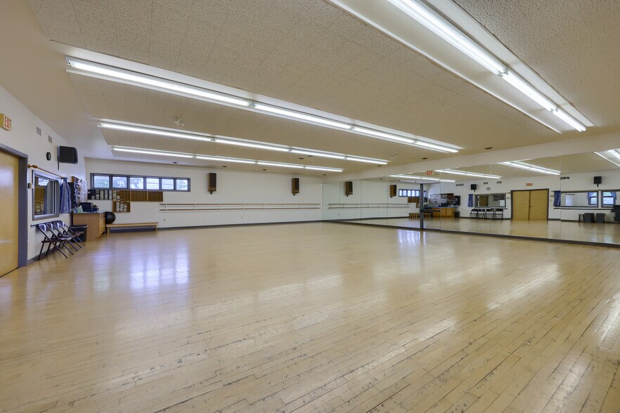 More Photos Of 3725 Kutztown Rd, Laureldale General Retail For Sale