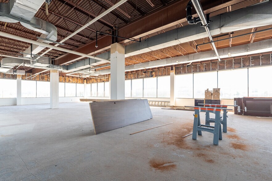 More Photos Of 7604 Kempwood Dr, Houston Light Distribution For Lease