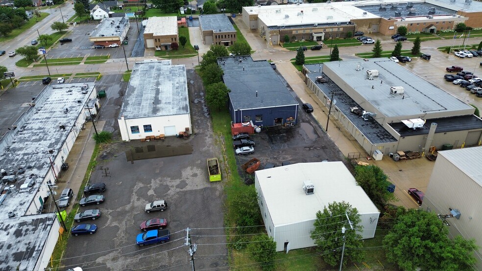 More Photos Of 24871 Gibson Dr, Warren Warehouse For Sale