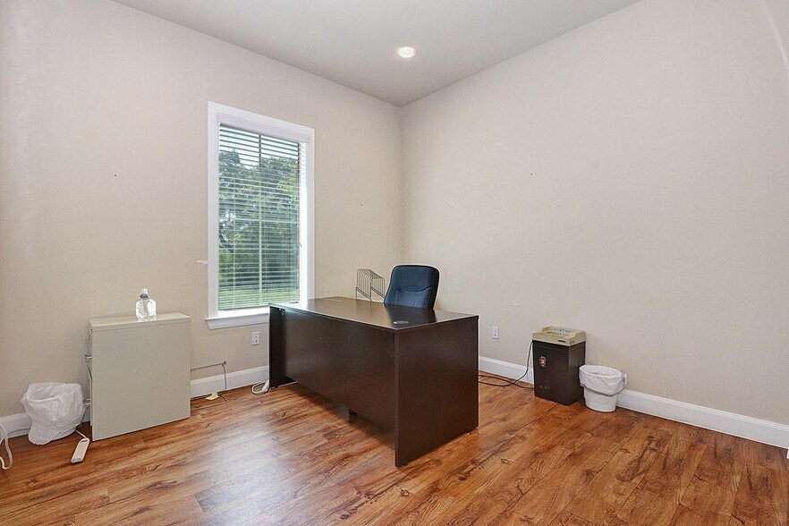 More Photos Of 8122 Whisper Oak, San Antonio Office For Sale