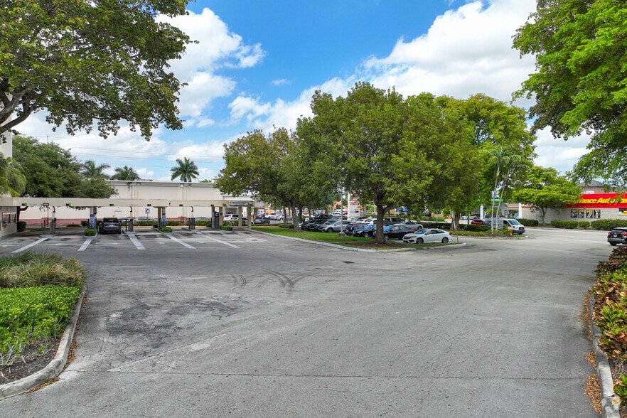 More Photos Of 8700 W Flagler St, Miami Unknown For Lease