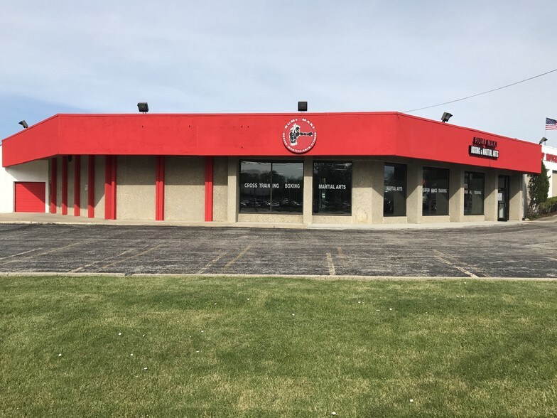 More Photos Of 2200 N Rand Rd, Palatine Freestanding For Sale