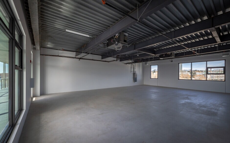 More Photos Of 1568 W 75th Ave, Vancouver Light Distribution For Sale