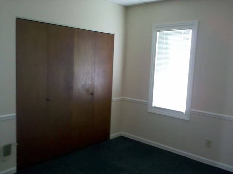 More Photos Of 300 W Broome St, Lagrange Office For Sale