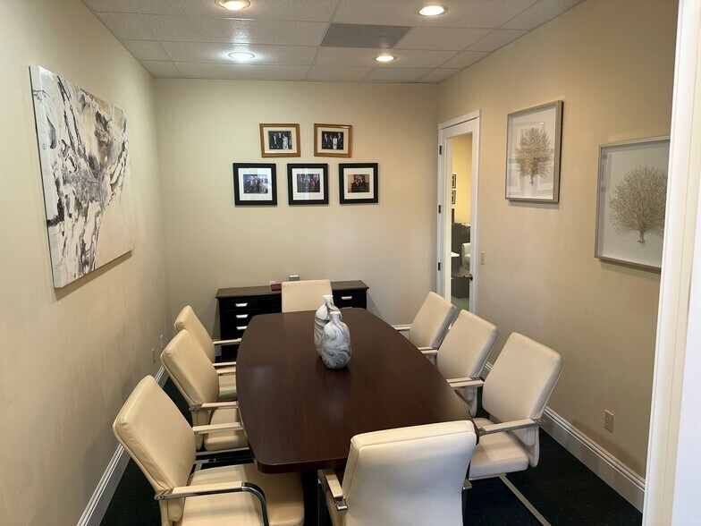 More Photos Of 1935 Commerce Ln, Jupiter Office For Lease