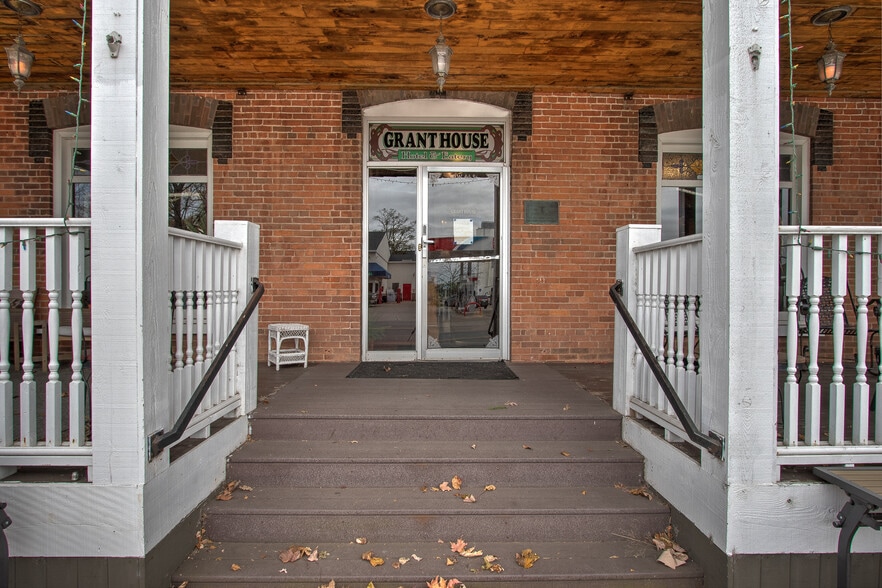 More Photos Of 80 4th St W, Rush City Hotel For Sale