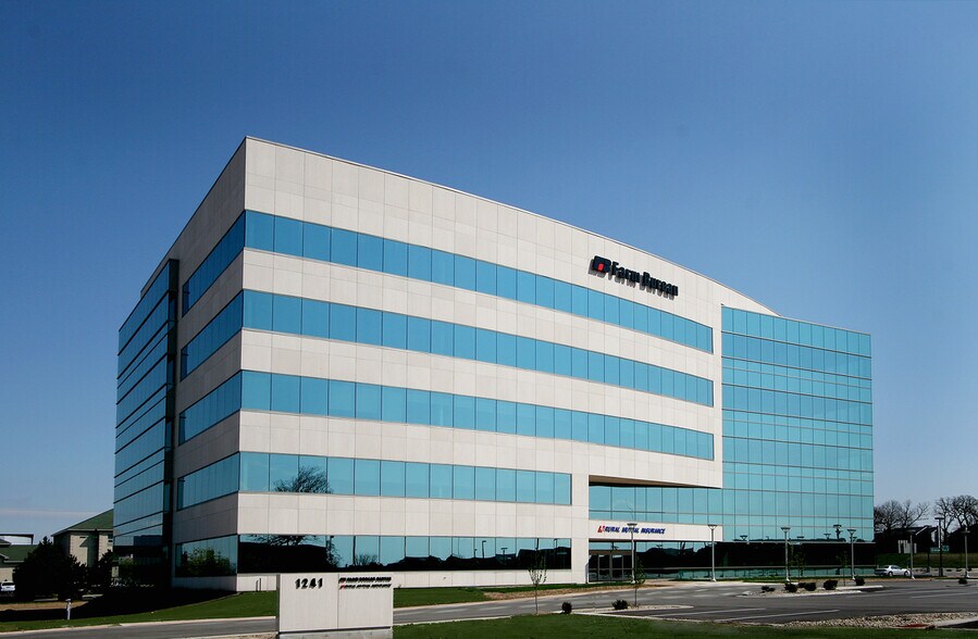 More Photos Of 1241 John Q Hammons Dr, Madison Office For Lease