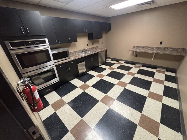 More Photos Of 763-765 W Poplar Ave, Collierville Freestanding For Sale