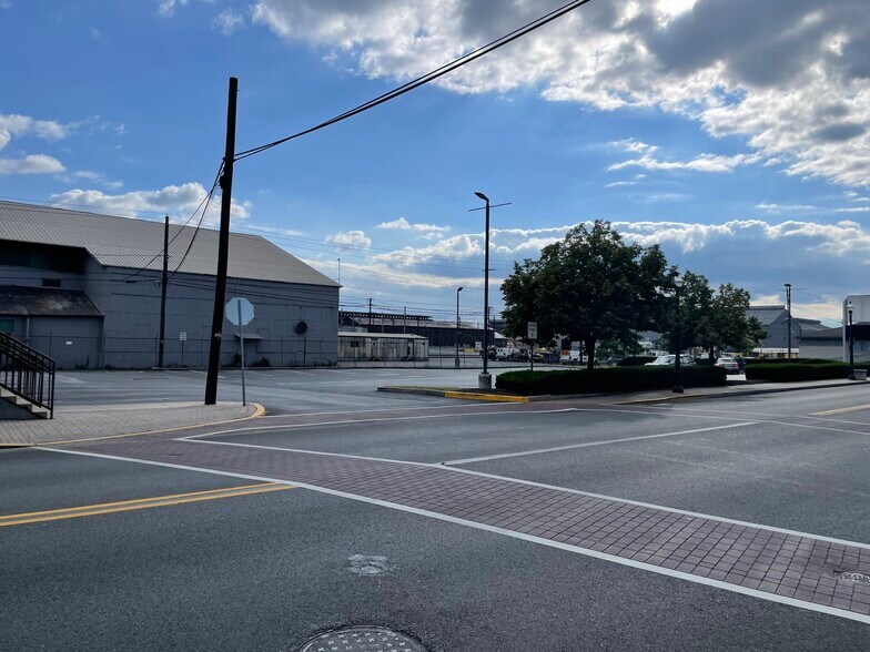 More Photos Of 124 S Front St, Harrisburg General Retail For Sale