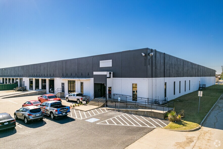 More Photos Of 1725-1745 Hayden Dr, Carrollton Warehouse For Lease