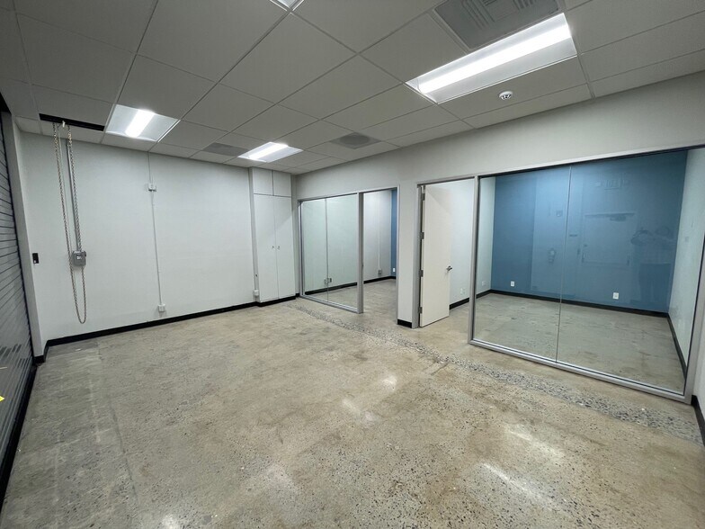 More Photos Of 2650-2656 E Bayshore Rd, Palo Alto Light Manufacturing For Lease