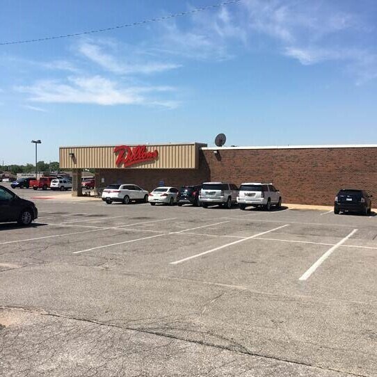 More Photos Of 200 W Greenway Ct, Derby Unknown For Lease