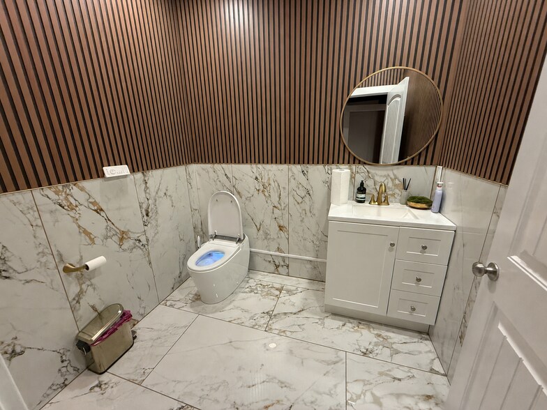 More Photos Of 1086 W South Jordan Pky, South Jordan Freestanding For Sale
