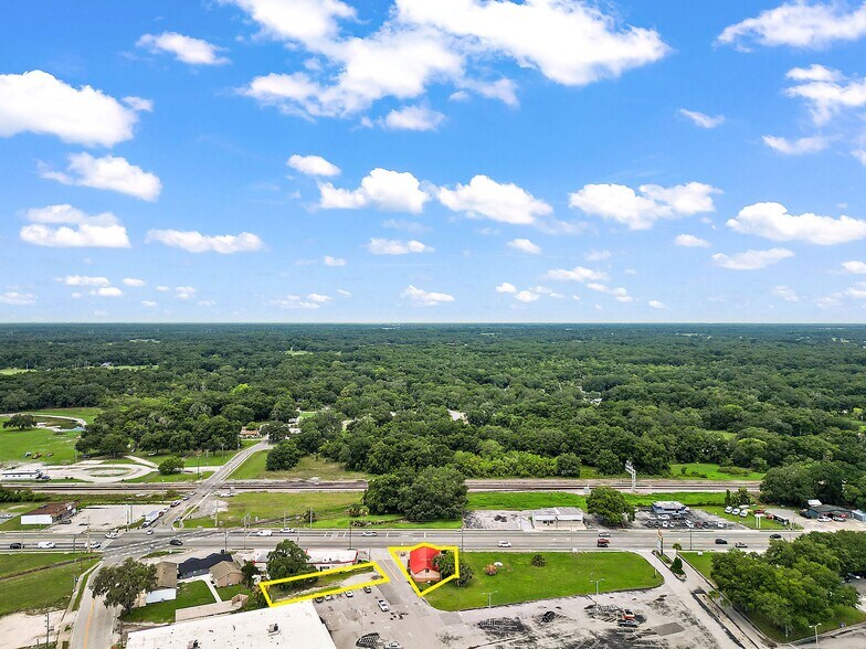 More Photos Of 324 S Main St, Wildwood Freestanding For Lease