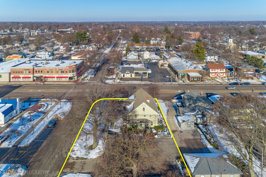 More Photos Of 428 W State St, Geneva Freestanding For Lease