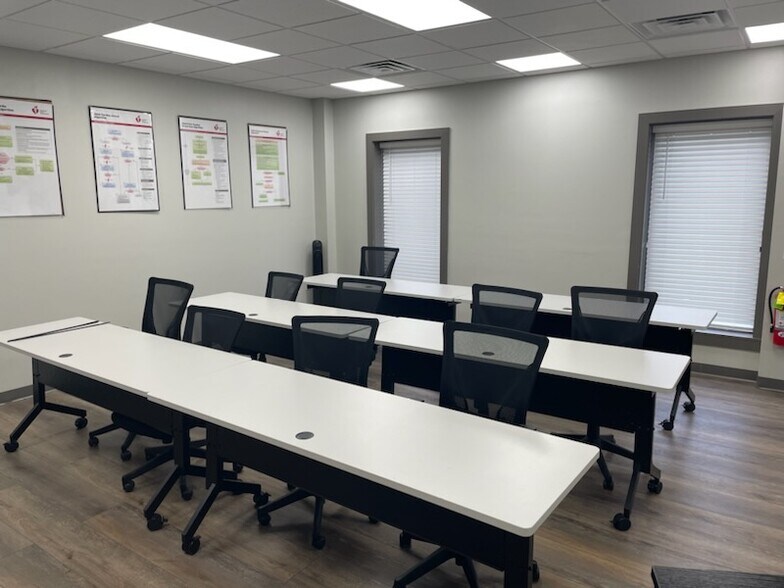 More Photos Of 4525 Schillinger Rd N, Semmes Service For Lease