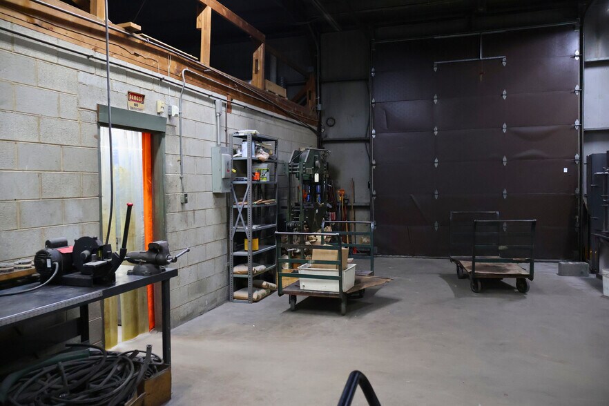 More Photos Of 337 N Fairville Ave, West Hanover Flex For Lease