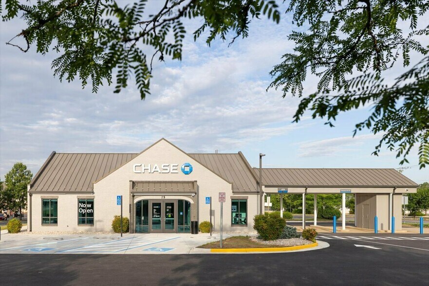 More Photos Of 25 Banks Ford Pky, Fredericksburg Bank For Sale