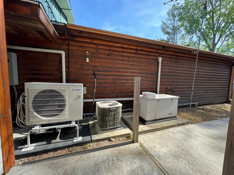 More Photos Of 482 N Sage Lake Rd, Hale Freestanding For Sale