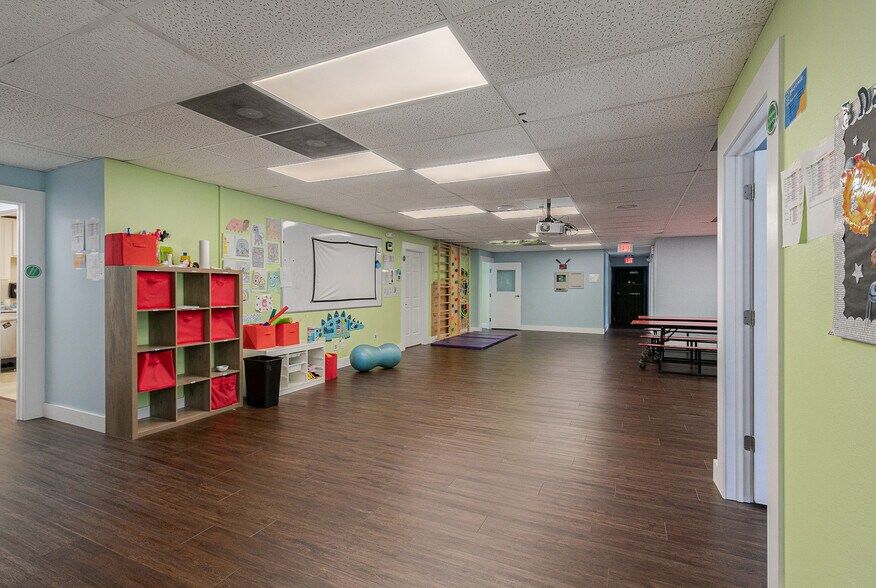More Photos Of 500 W Daniels St, Ozark Office For Sale