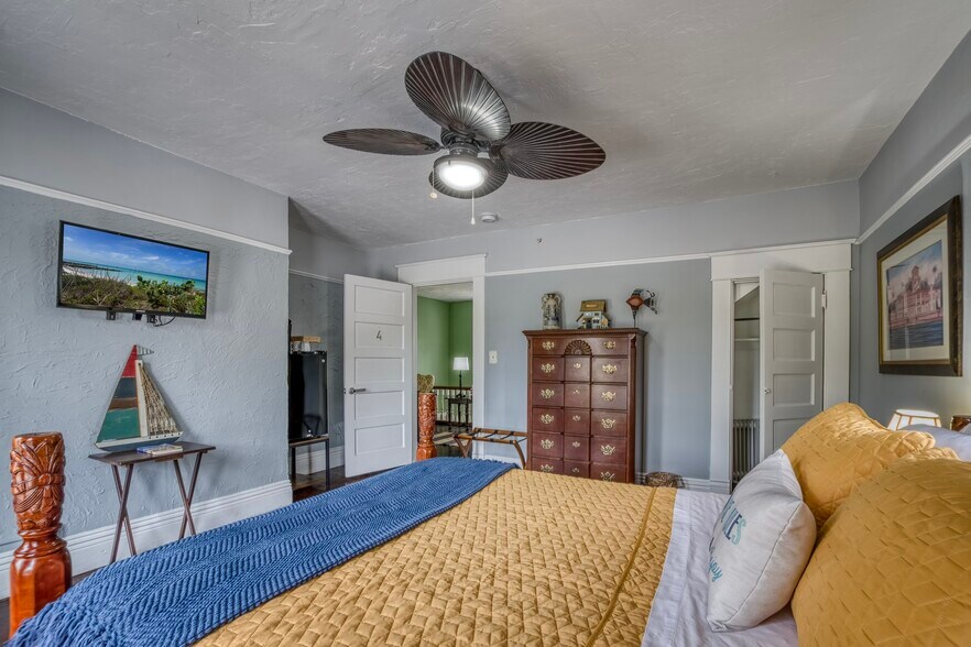 More Photos Of 304 15th St W, Bradenton Specialty For Sale