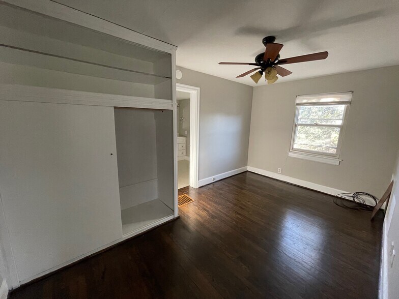 More Photos Of 2745 Orange Ave NE, Roanoke Office For Sale