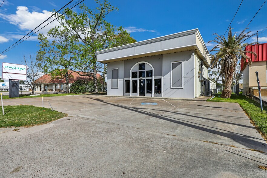 More Photos Of 1725 Northpark Dr, Kingwood Auto Repair For Sale