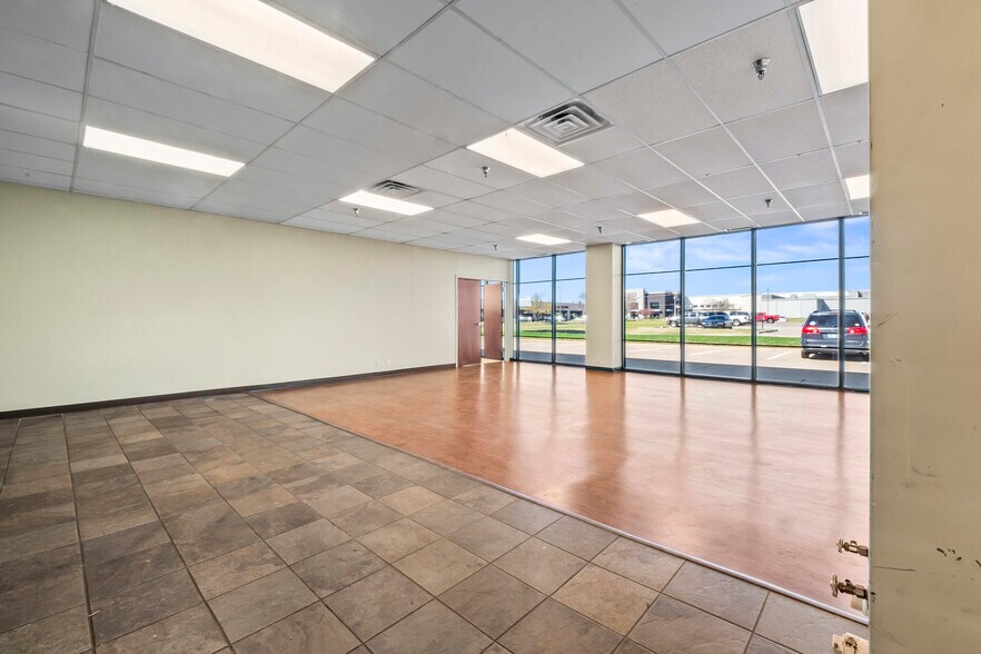 More Photos Of 200 S Quadrum Dr, Oklahoma City Light Manufacturing For Lease