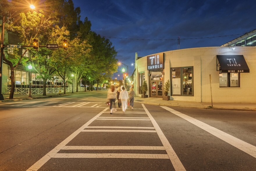 More Photos Of 300-314 N College St, Charlotte General Retail For Lease